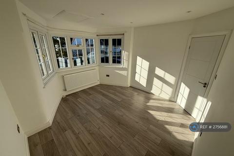 3 bedroom flat to rent, Hervey Close, London, N3