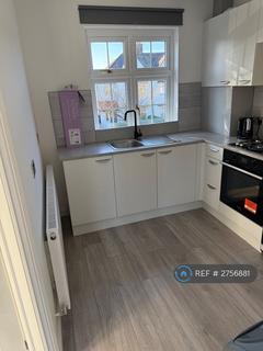 3 bedroom flat to rent, Hervey Close, London, N3