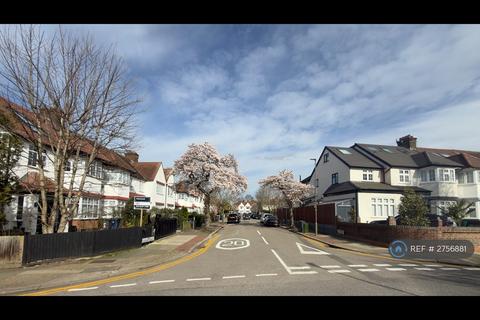 3 bedroom flat to rent, Hervey Close, London, N3