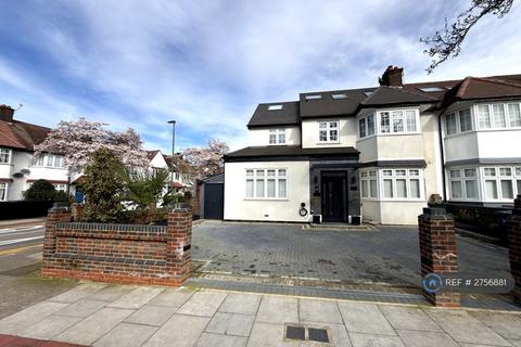3 bedroom flat to rent, Hervey Close, London, N3
