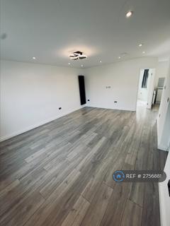 3 bedroom flat to rent, Hervey Close, London, N3