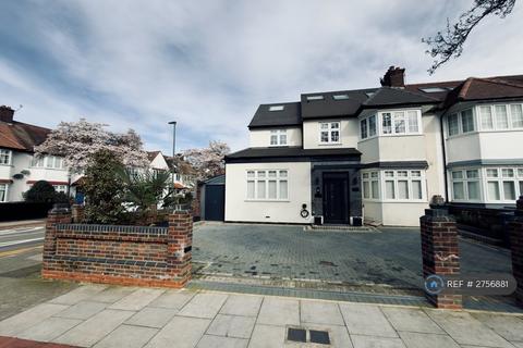 3 bedroom flat to rent, Hervey Close, London, N3
