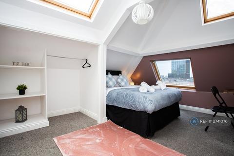 2 bedroom flat to rent, Swinburne Place, Newcastle Upon Tyne, NE4