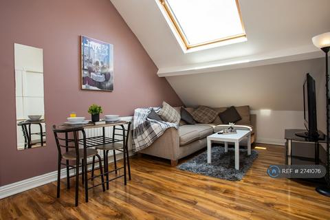 2 bedroom flat to rent, Swinburne Place, Newcastle Upon Tyne, NE4
