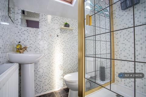 2 bedroom flat to rent, Swinburne Place, Newcastle Upon Tyne, NE4