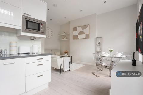 1 bedroom flat to rent, Queensway, London, W2