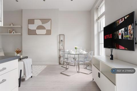 1 bedroom flat to rent, Queensway, London, W2