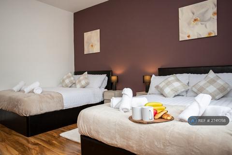 3 bedroom flat to rent, Swinburne Place, Newcastle Upon Tyne, NE4