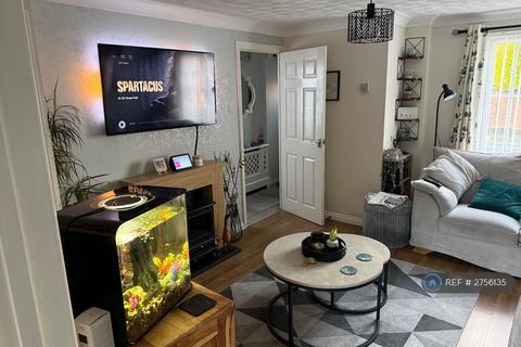3 bedroom semi-detached house to rent, Peacock Close, Braintree, CM7