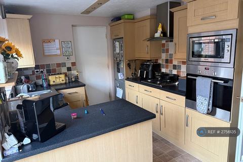 3 bedroom semi-detached house to rent, Peacock Close, Braintree, CM7