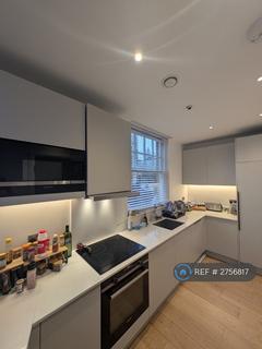 1 bedroom in a house share to rent, Three Colt Street, London, E14