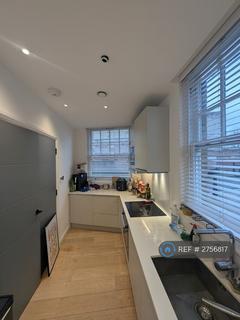 1 bedroom in a house share to rent, Three Colt Street, London, E14