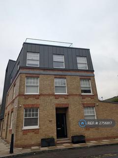 1 bedroom in a house share to rent, Three Colt Street, London, E14