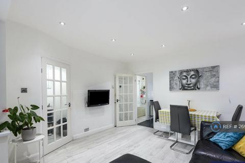 3 bedroom terraced house to rent, Lynhurst Road, Uxbridge, UB10