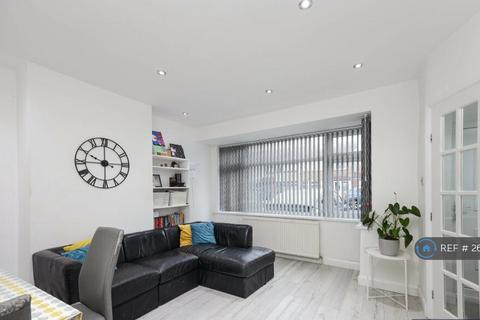3 bedroom terraced house to rent, Lynhurst Road, Uxbridge, UB10