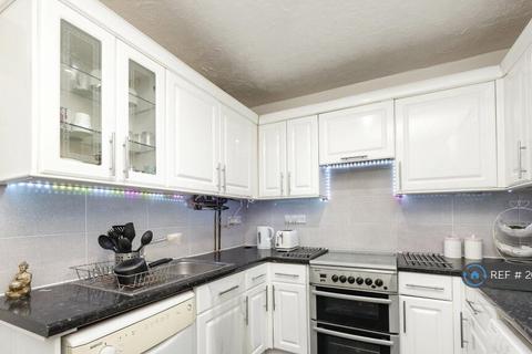 3 bedroom terraced house to rent, Lynhurst Road, Uxbridge, UB10