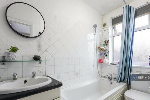 3 bedroom terraced house to rent, Lynhurst Road, Uxbridge, UB10