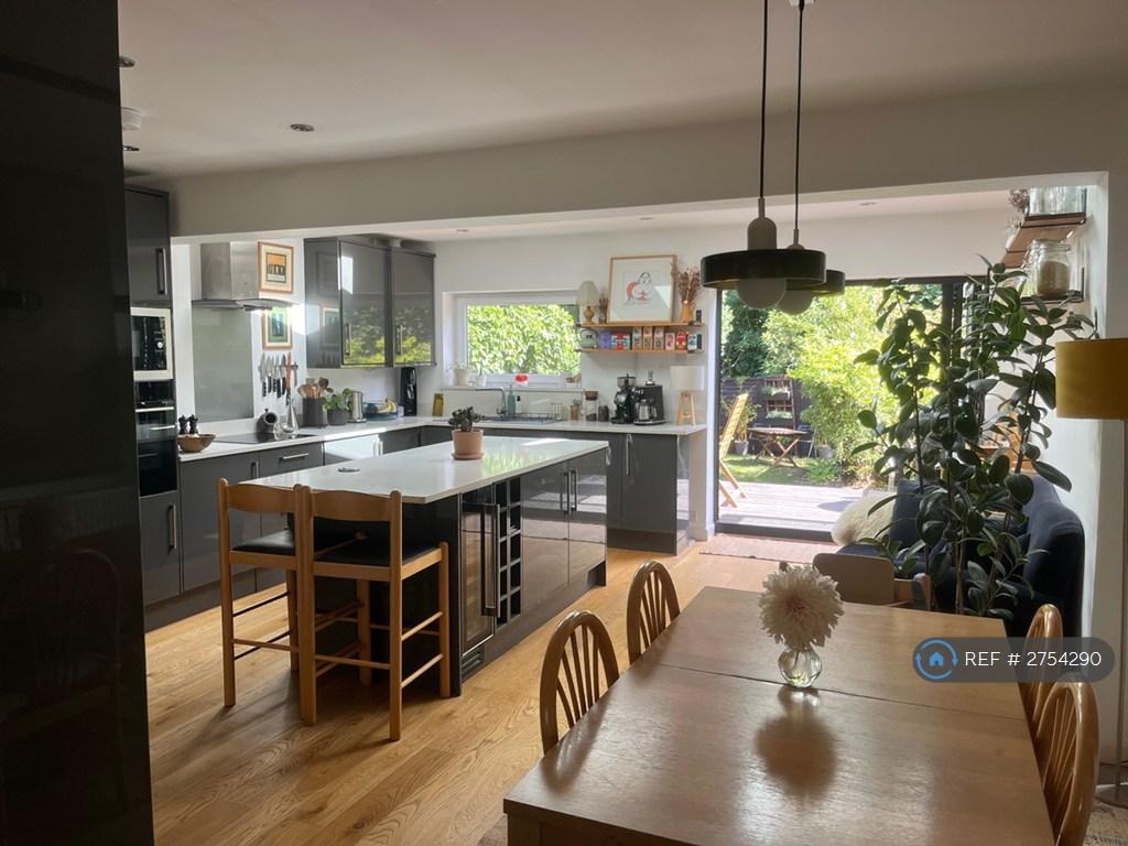 Open-Plan Kitchen / Dining