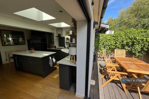4 bedroom terraced house to rent, Endwell Road, London, SE4