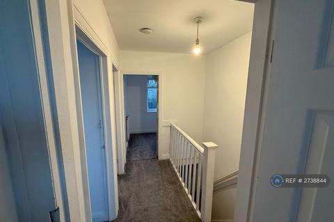 3 bedroom semi-detached house to rent, Skelwith Close, Sheffield, S4