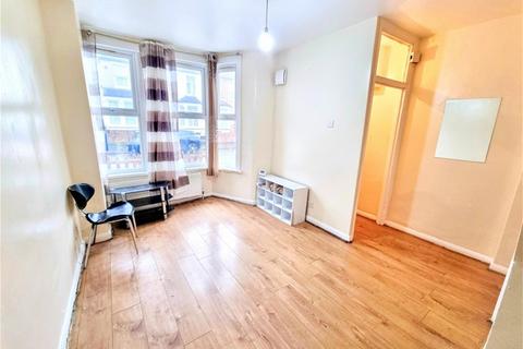 2 bedroom house to rent, Dore Avenue, Manor Park