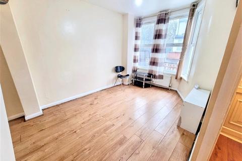2 bedroom house to rent, Dore Avenue, Manor Park