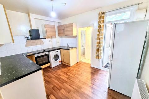 2 bedroom house to rent, Dore Avenue, Manor Park