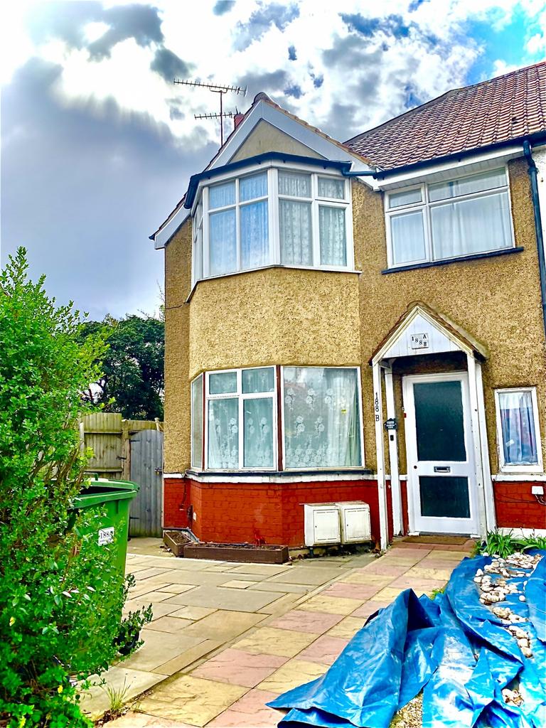 Ground Floor 3 Bedroom Maisonette with Garden , O