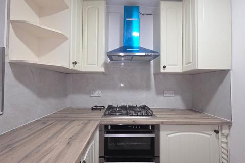 3 bedroom flat to rent, Keogh Road, London
