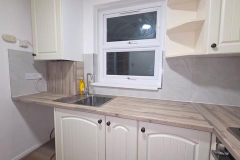 3 bedroom flat to rent, Keogh Road, London