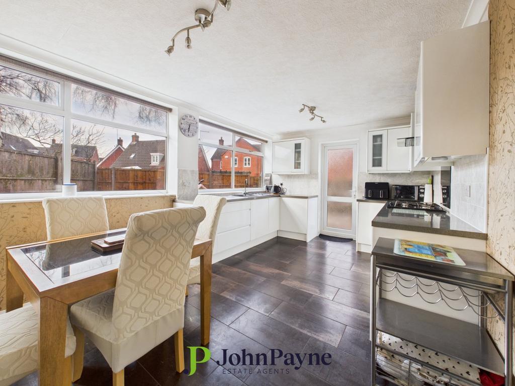 Kitchen / Dining
