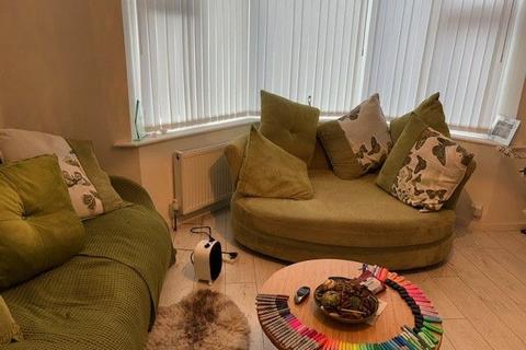 2 bedroom semi-detached house to rent, Limbury Road, Luton