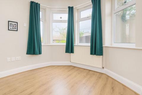 2 bedroom flat to rent, Flat ,  Elmdene Road, London
