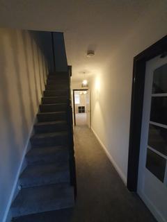 3 bedroom semi-detached house to rent, Centre Gardens, Bolton