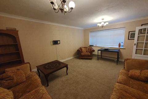 3 bedroom semi-detached house to rent, Centre Gardens, Bolton