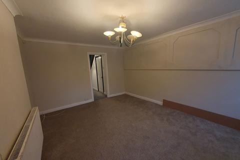 3 bedroom semi-detached house to rent, Centre Gardens, Bolton