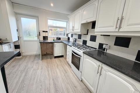3 bedroom terraced house to rent, Radcliffe, Manchester M26