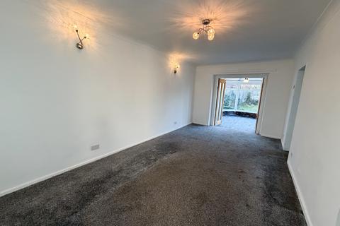 3 bedroom terraced house to rent, Radcliffe, Manchester M26