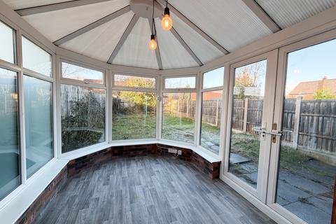 3 bedroom terraced house to rent, Radcliffe, Manchester M26