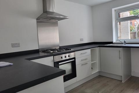 3 bedroom terraced house to rent, Dudley DY2