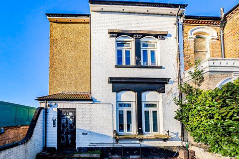 3 bedroom flat to rent, Morden Road, London
