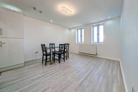 3 bedroom flat to rent, Morden Road, London