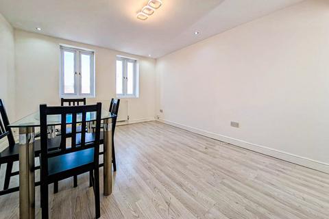 3 bedroom flat to rent, Morden Road, London