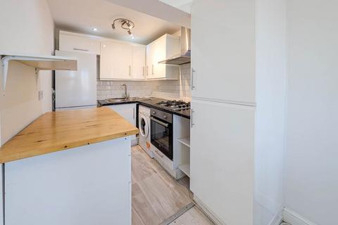 3 bedroom flat to rent, Morden Road, London