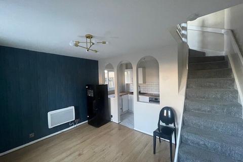 1 bedroom semi-detached house for sale, TAMWORTH LANE  Mitcham Eastfields