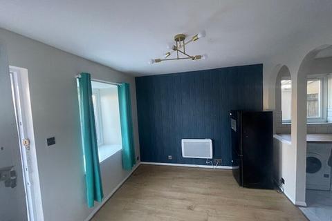 1 bedroom semi-detached house for sale, TAMWORTH LANE  Mitcham Eastfields