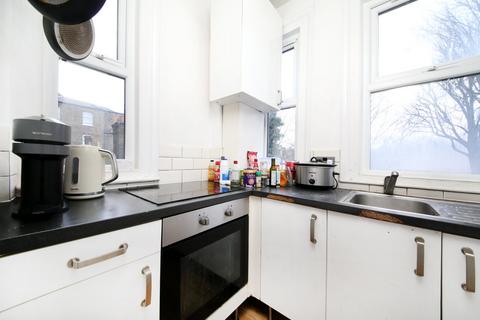 3 bedroom flat to rent, Brixton Hill, London SW2