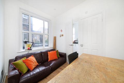 3 bedroom flat to rent, Brixton Hill, London SW2