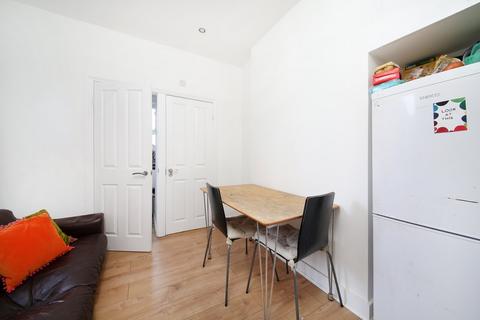 3 bedroom flat to rent, Brixton Hill, London SW2