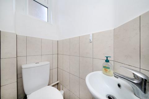 3 bedroom flat to rent, Brixton Hill, London SW2